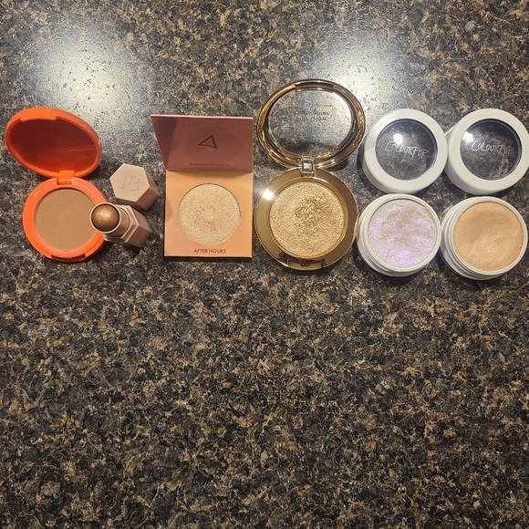 5 Highlighters and 1 bronzer - Picture 2 of 2